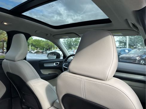 Used 2025 Volvo XC40 B5 Plus AWD/4WD image 23