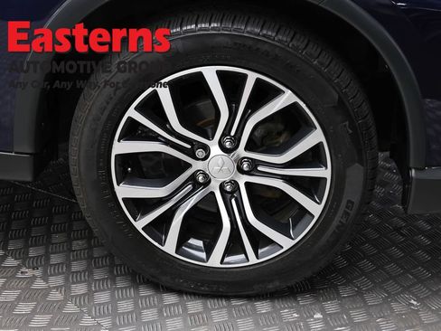 Used 2018 Mitsubishi Outlander AWD image 29