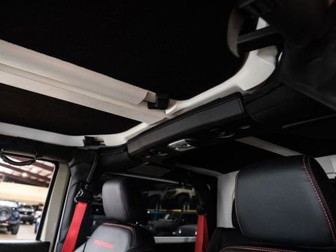 Used 2017 Jeep Wrangler Rubicon AWD/4WD image 18