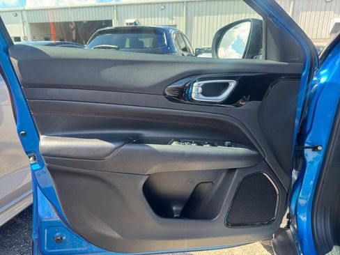 Used 2025 Jeep Compass Trailhawk image 20