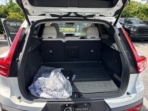 Used 2019 Volvo XC40 T5 Momentum AWD/4WD image 6