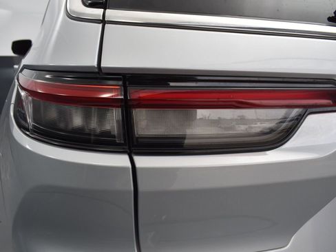 Used 2023 Jeep Grand Cherokee L Limited image 9