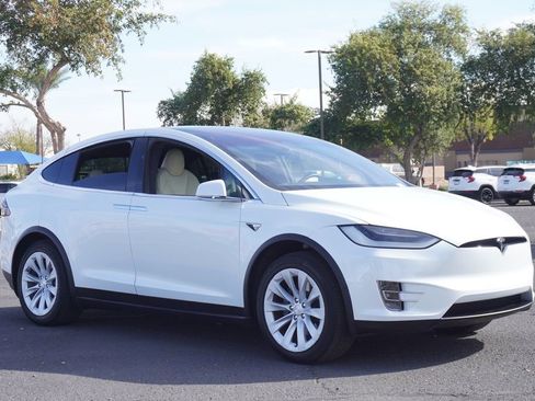 Used 2020 Tesla Model X Long Range image 5