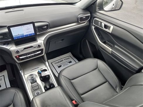 Used 2022 Ford Explorer XLT w/ Equipment Group 202A image 17