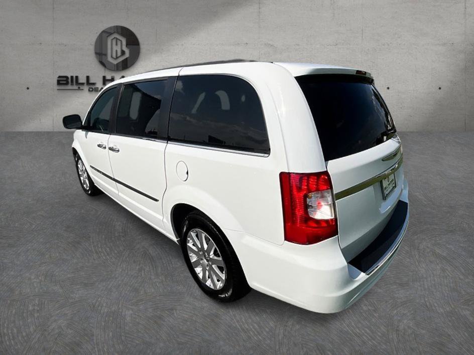Used 2016 Chrysler Town & Country Touring w/ Driver Convenience Group FWD image 9