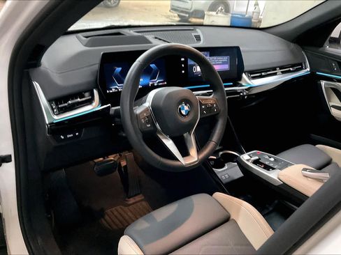 Used 2025 BMW X2 xDrive28i w/ Technology Package image 16