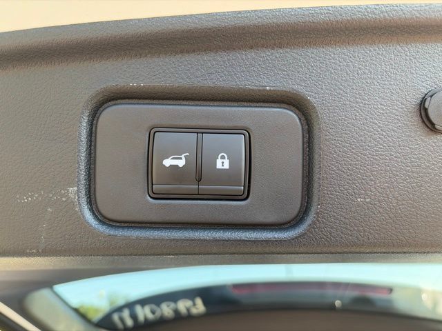 Used 2025 Nissan Pathfinder SL FWD image 17