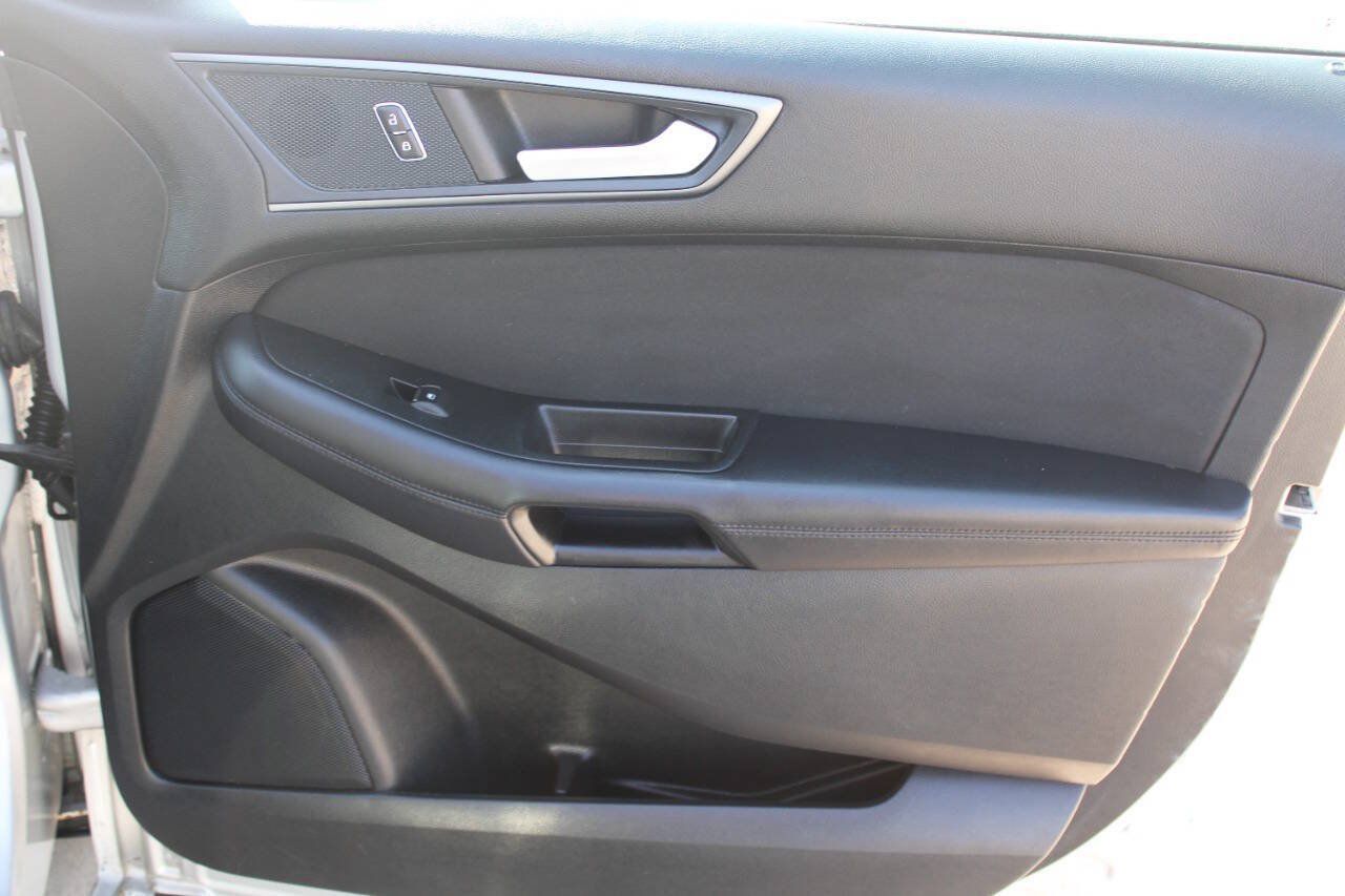 Used 2018 Ford Edge SE FWD image 12