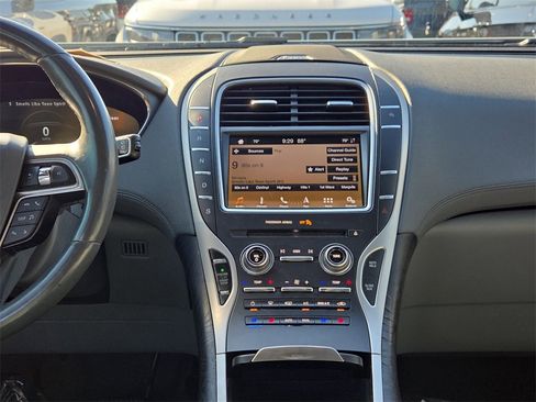 Used 2019 Lincoln Nautilus Reserve image 20