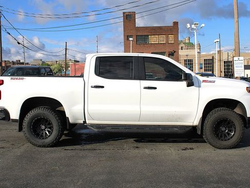 Used 2021 Chevrolet Silverado 1500 LT Trail Boss w/ Bed Protection Package image 3