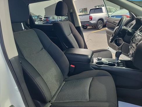 Used 2019 Nissan Pathfinder SV w/ SV Tech Package image 25