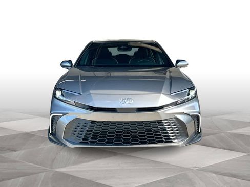 Used 2025 Toyota Camry SE w/ Convenience Package FWD image 3