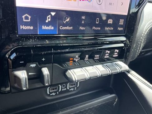 Used 2023 RAM 1500 Limited w/ Body Color Bumper Group AWD/4WD image 36