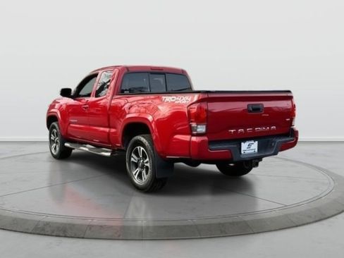 Used 2016 Toyota Tacoma TRD Sport image 5