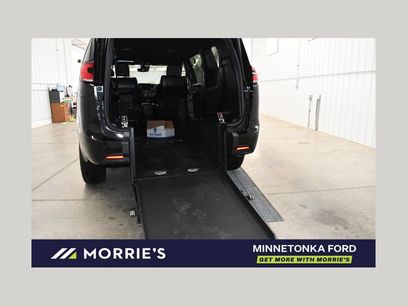 Used 2026 Chrysler Pacifica Select w/ S Appearance Package