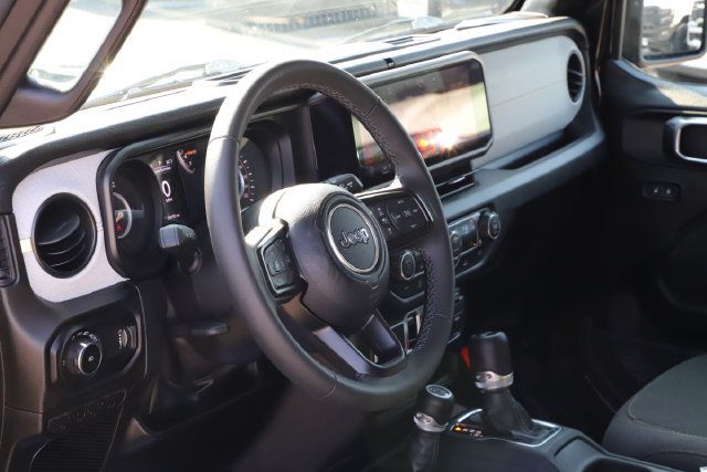 Used 2025 Jeep Wrangler Unlimited Sport AWD/4WD image 11