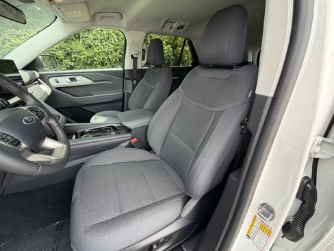 Used 2025 Ford Explorer Active RWD image 15