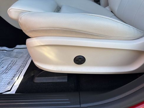 Used 2023 Mercedes-Benz EQB 250+ w/ Exclusive Package image 17