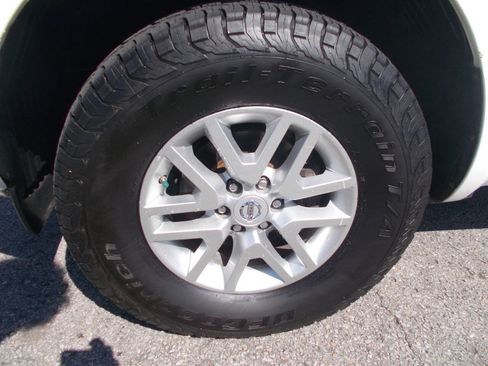 Used 2016 Nissan Frontier SV image 11