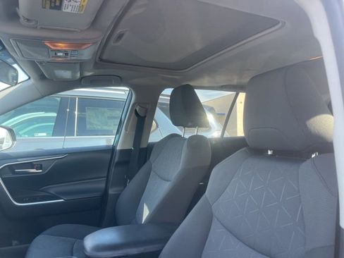 Used 2020 Toyota RAV4 XLE image 32