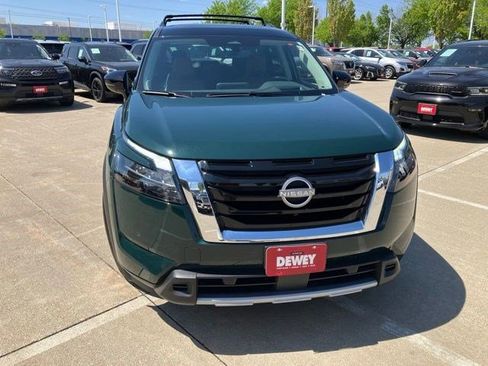 Used 2025 Nissan Pathfinder Platinum w/ Cargo Package AWD/4WD image 2