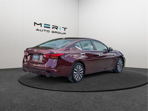 Used 2024 Nissan Altima 2.5 SV w/ SV Premium Package FWD image 9