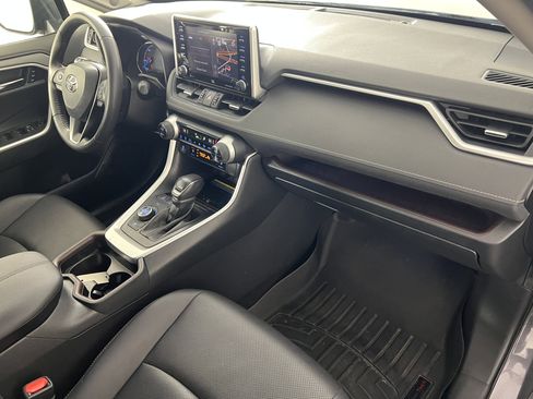 Used 2020 Toyota RAV4 Limited image 26