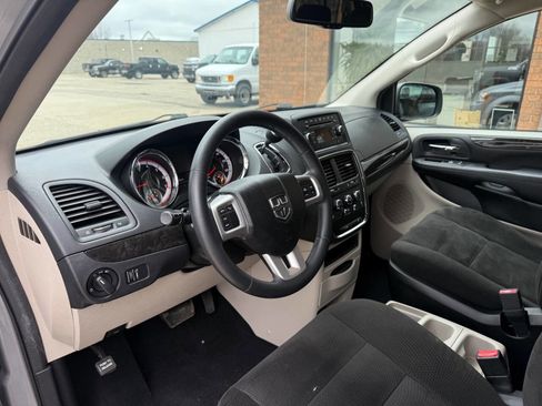 Used 2015 Dodge Grand Caravan SE w/ Quick Order Package 29E SE image 10