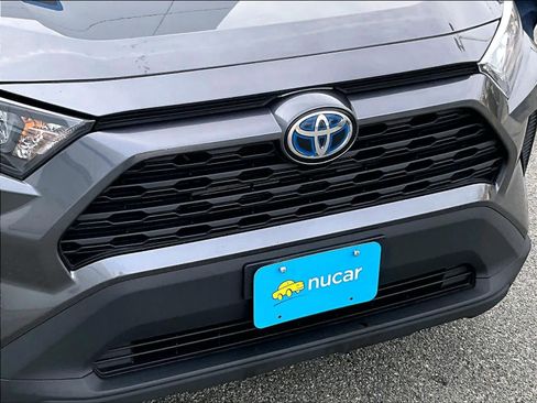 Used 2021 Toyota RAV4 LE image 30