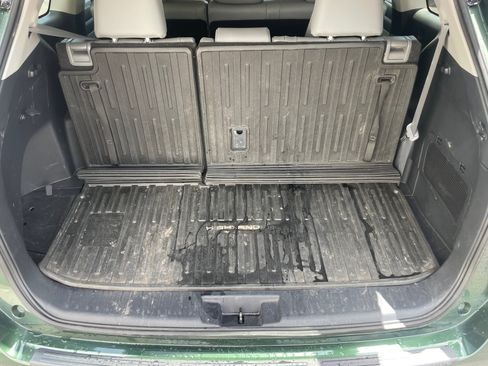 Used 2023 Toyota Highlander XLE AWD/4WD image 24