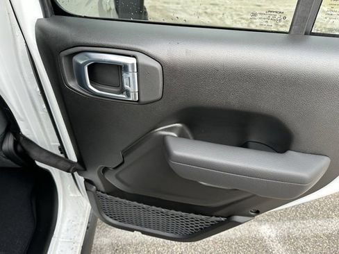 New 2026 Jeep Wrangler Unlimited Rubicon image 17