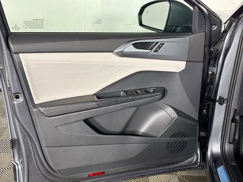 New 2025 Volkswagen Taos SEL image 10