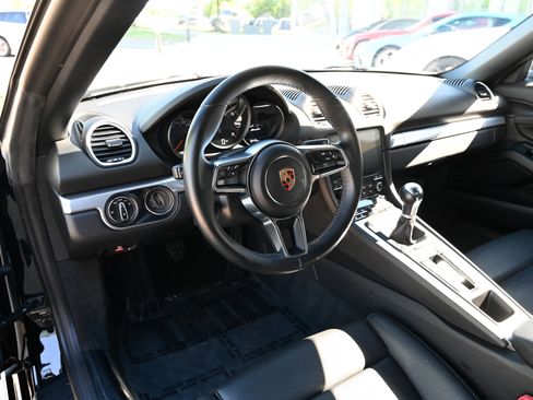 Used 2017 Porsche 718 Boxster RWD image 16