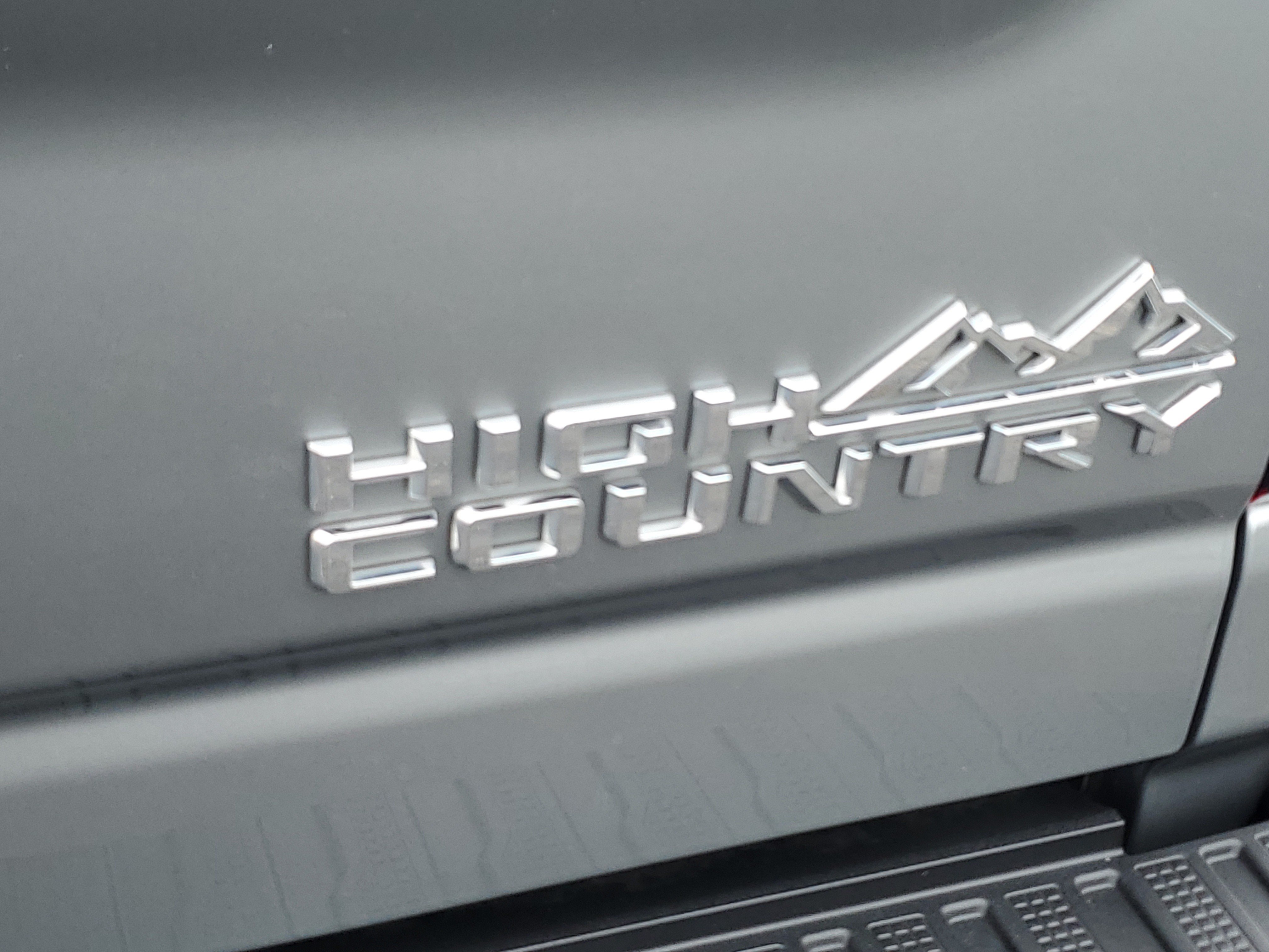 Used 2024 Chevrolet Silverado 2500 High Country w/ Technology Package AWD/4WD image 7