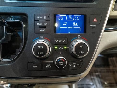 Used 2017 Toyota Sienna XLE w/ XLE Navigation Package AWD/4WD image 27