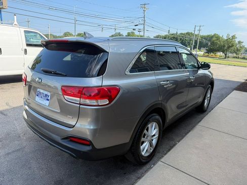 Used 2016 Kia Sorento AWD w/ LX Convenience Package image 8