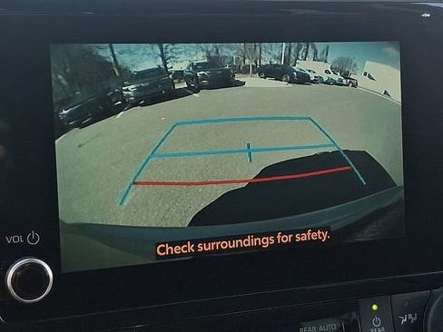 Used 2024 Toyota Highlander LE image 17