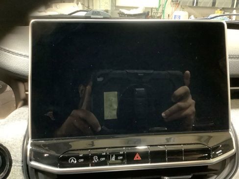 Used 2023 Jeep Compass Latitude image 26