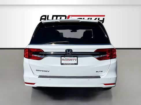 Used 2023 Honda Odyssey Elite image 6