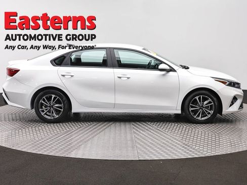 Used 2022 Kia Forte LXS FWD image 4