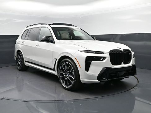 New 2026 BMW X7 M60i image 9