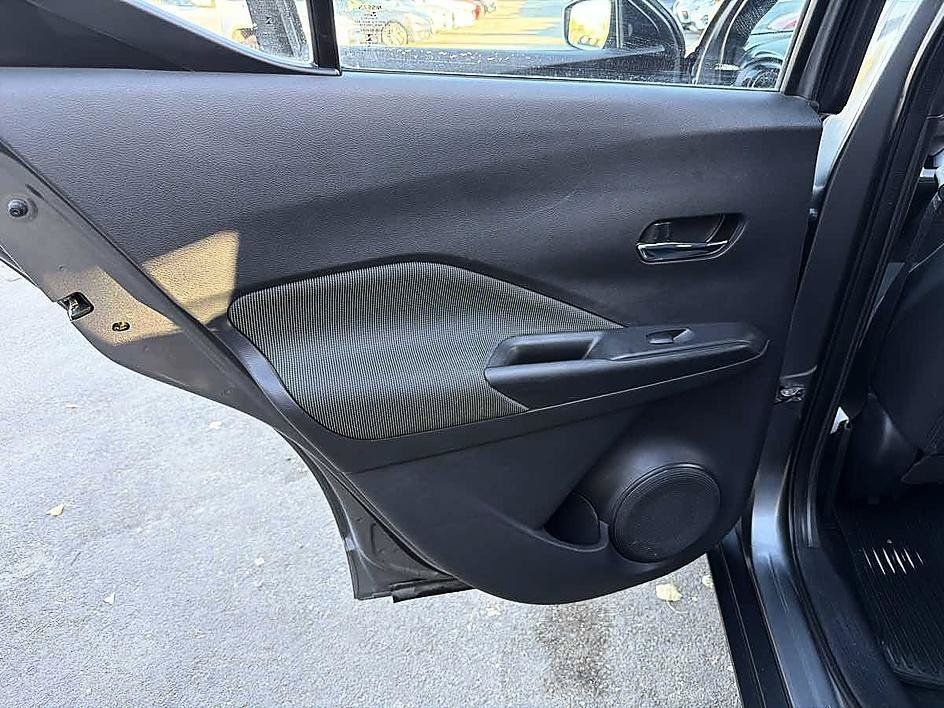 Used 2019 Nissan Kicks SV FWD image 14