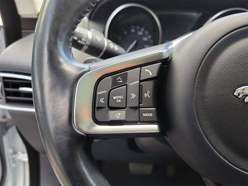 Used 2018 Jaguar F-PACE Prestige image 17