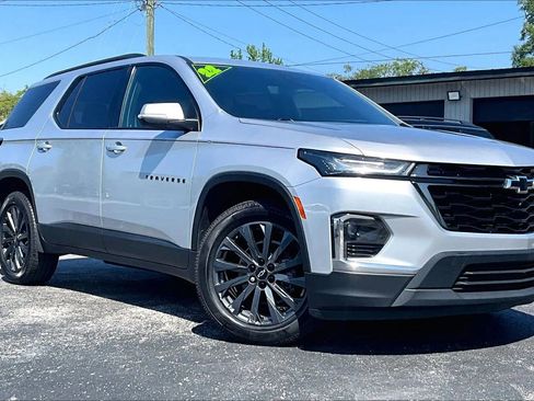 Used 2022 Chevrolet Traverse RS image 2