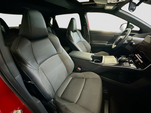 Used 2024 Toyota bZ4X XLE w/ Weather Package image 34