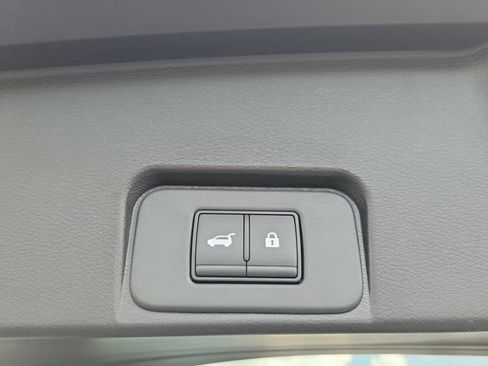 Used 2025 Nissan Rogue SV FWD image 9