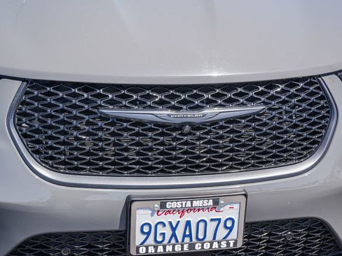Used 2022 Chrysler Pacifica Limited w/ S Appearance Package FWD image 7