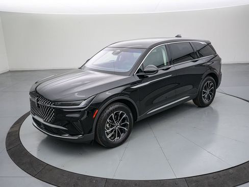 Used 2025 Lincoln Nautilus Premier AWD/4WD image 9
