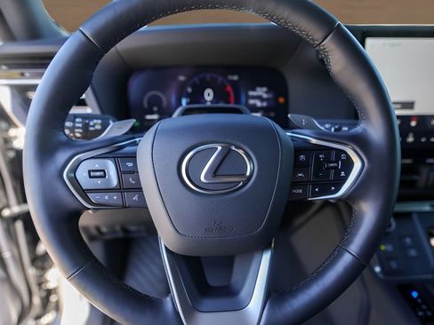 Used 2025 Lexus GX 550 w/ Accessory Package (2T) AWD/4WD image 12