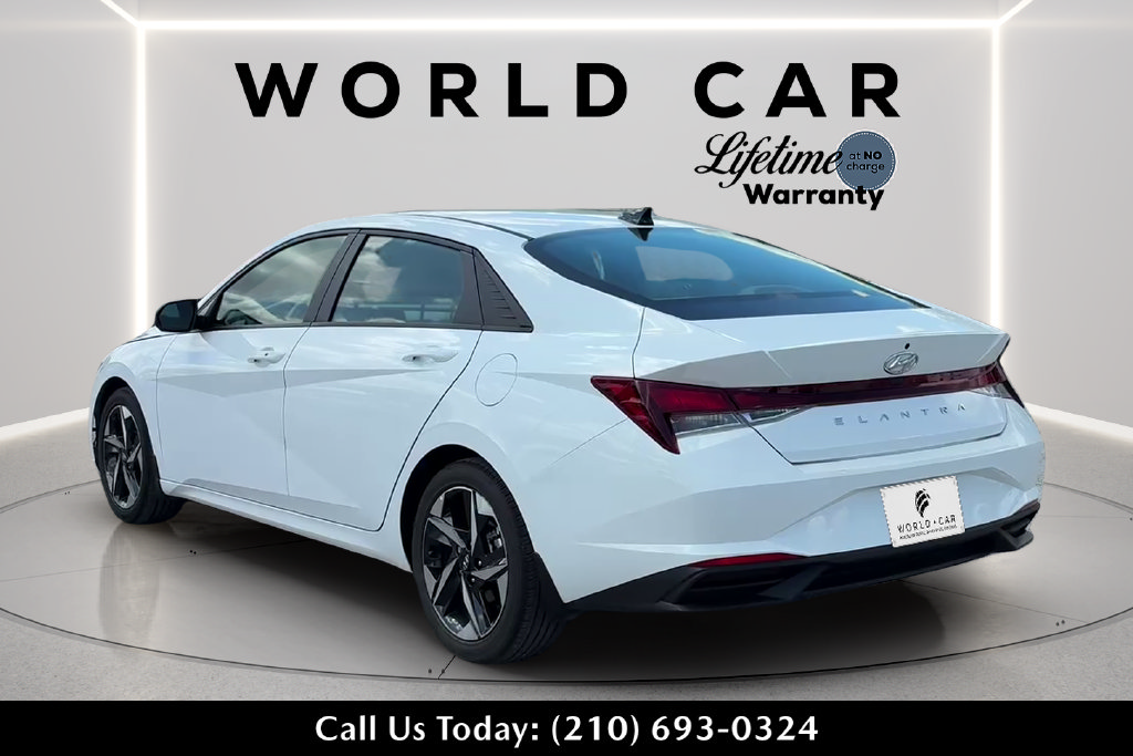 Used 2023 Hyundai Elantra SEL w/ Convenience Package FWD image 5